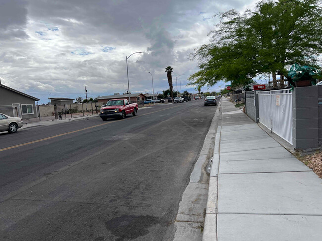 1036 Miller Ave in Las Vegas, NV - Building Photo - Building Photo