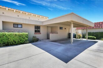 40498 Bay Hill Way in Palm Desert, CA - Foto de edificio - Building Photo