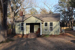 304 Highland Dr in Enterprise, AL - Building Photo