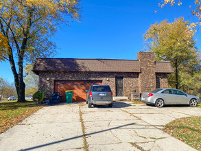 400 W 70th Pl in Merrillville, IN - Building Photo - Building Photo