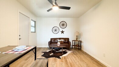 1710 9th St in Lubbock, TX - Building Photo - Building Photo
