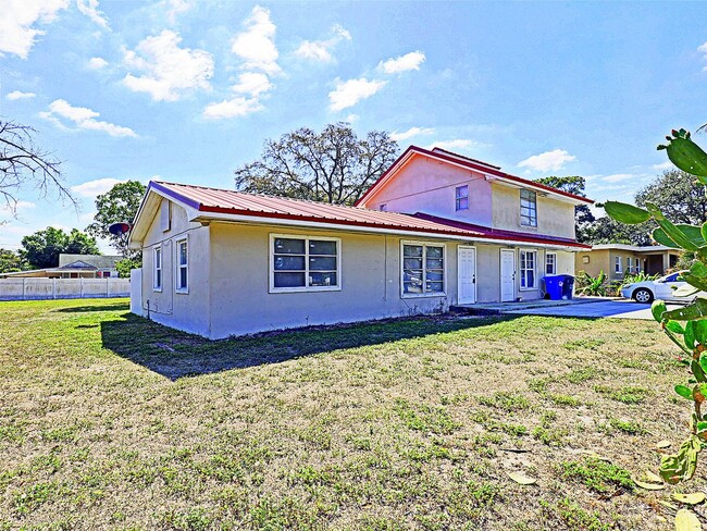 2352 South St in Ft. Myers, FL - Building Photo - Building Photo