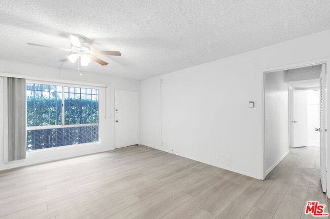 2332 S Beverly Glen Blvd in Los Angeles, CA - Building Photo - Building Photo