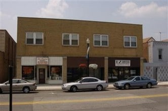 216-220 Main St in Hobart, IN - Foto de edificio - Building Photo