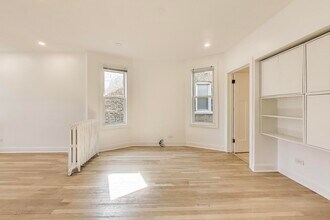 2312 N Kedvale Ave in Chicago, IL - Building Photo - Building Photo