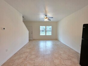 6110 White Oak Dr in Hitchcock, TX - Building Photo - Building Photo