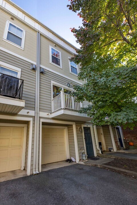 124 N Duncan St in Baltimore, MD - Building Photo