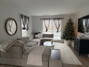 48 Reddick St in Belleville, ON - Building Photo - Building Photo