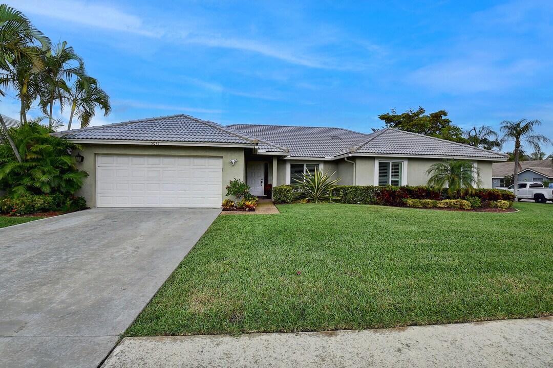 5075 Marina Cir in Boca Raton, FL - Building Photo