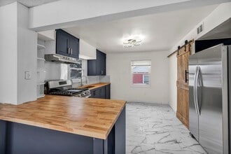 6606 Ridgeview Rd in Mayfield Heights, OH - Foto de edificio - Building Photo