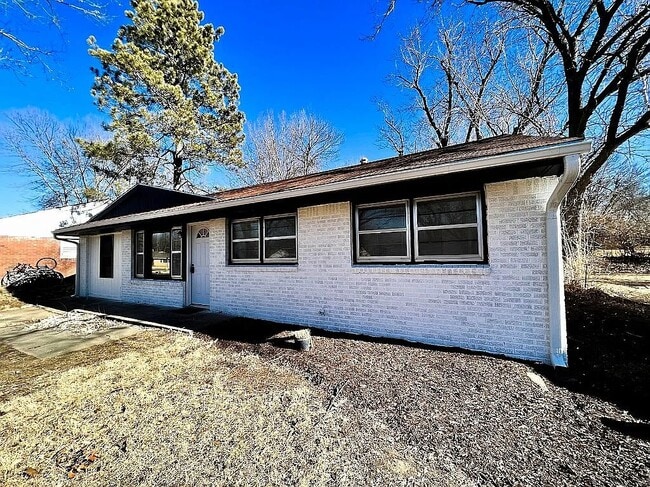 property at 1416 Hartford Rd