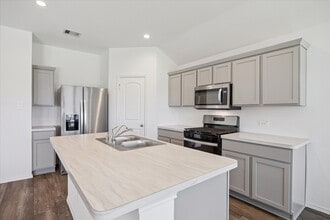 24725 Mountain Tree Dr in Magnolia, TX - Building Photo - Building Photo