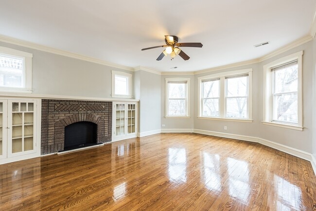 4242 W Wrightwood Ave in Chicago, IL - Foto de edificio - Building Photo