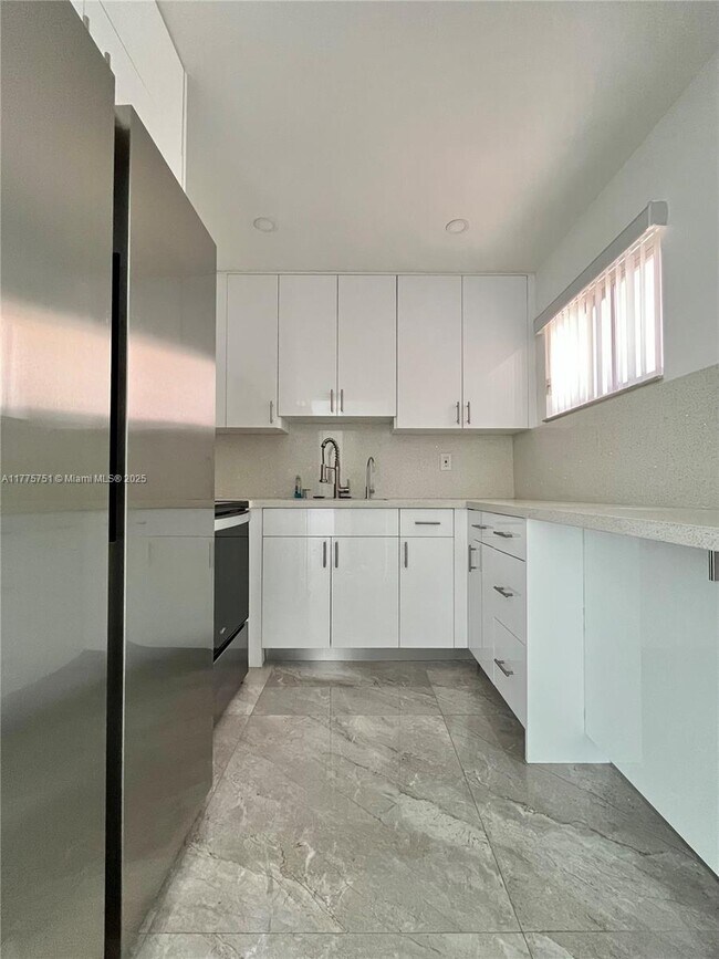 6920 Harding Ave in Miami Beach, FL - Building Photo - Building Photo