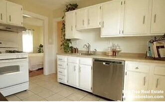 60 Litchfield St, Unit 2 in Boston, MA - Building Photo