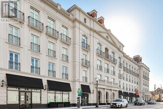 300 Randall St in Oakville, ON - Building Photo - Building Photo