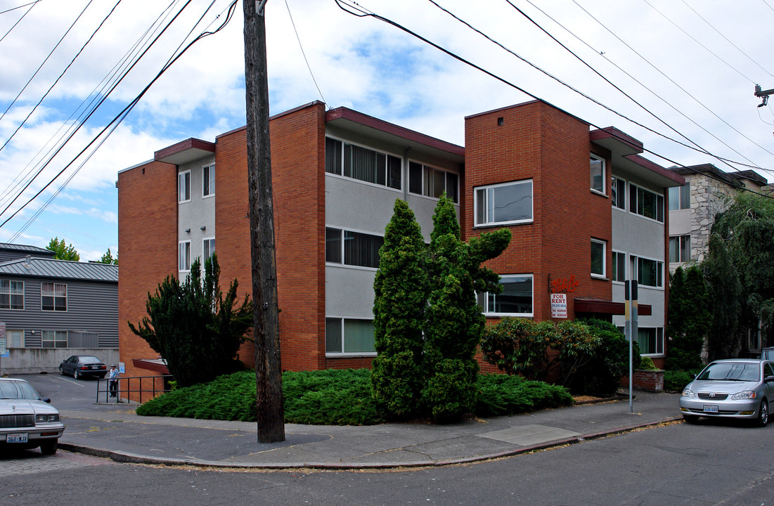 Vali Loa Apartments in Seattle, WA - Foto de edificio