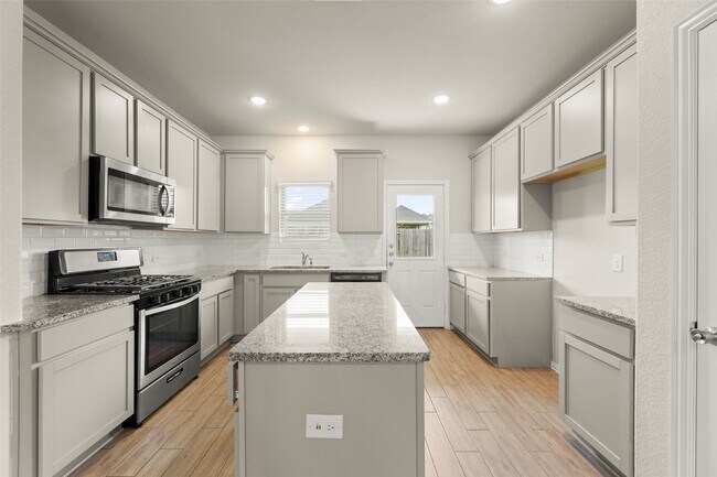 31322 Conover Dr in Fulshear, TX - Foto de edificio - Building Photo