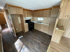 4159 Dunsmuir Ave in Dunsmuir, CA - Building Photo - Building Photo