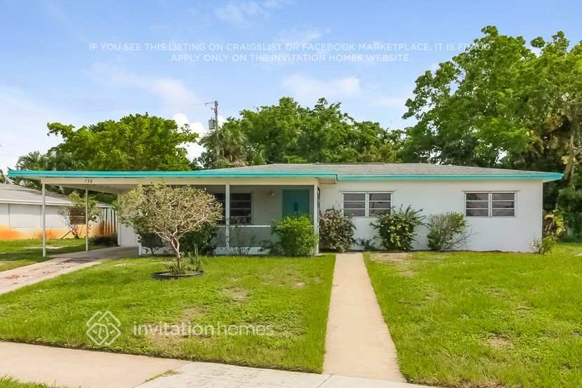 738 S 11th St in Lantana, FL - Building Photo