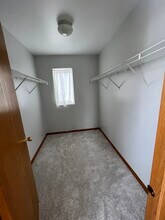 1470 Millbrook Dr in Algonquin, IL - Foto de edificio - Building Photo