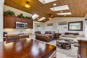 2377 Linwood St in San Diego, CA - Foto de edificio - Building Photo