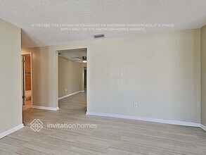 8261 Greenleaf Cir in Tampa, FL - Foto de edificio - Building Photo