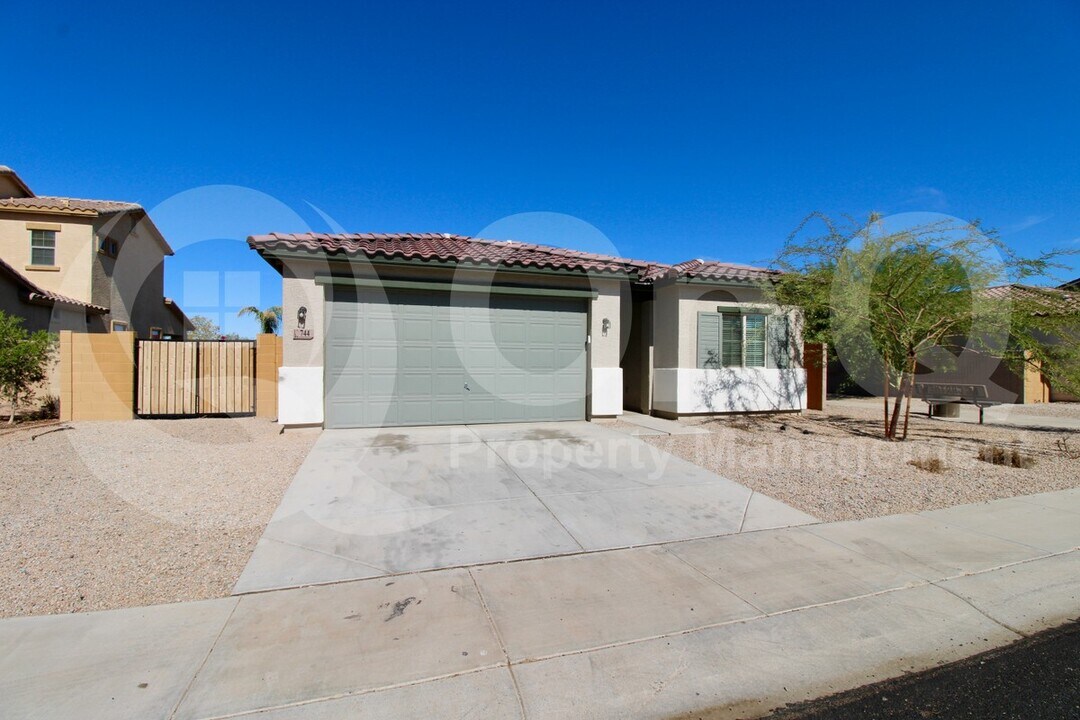 744 E Diamond Dr in Casa Grande, AZ - Building Photo