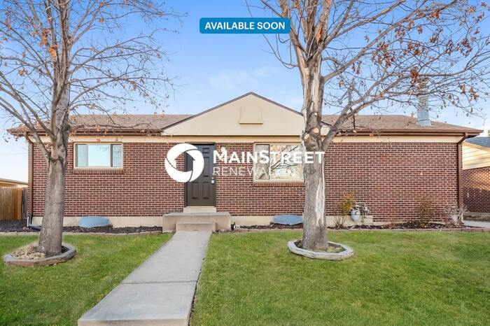 11367 Larson Ln in Northglenn, CO - Building Photo