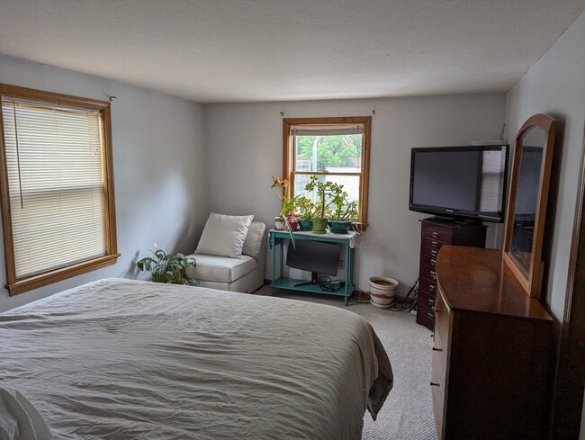 311 Taylor St, Unit first floor