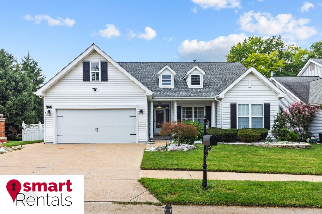 944 Wellesley Pl Dr in Chesterfield, MO - Building Photo