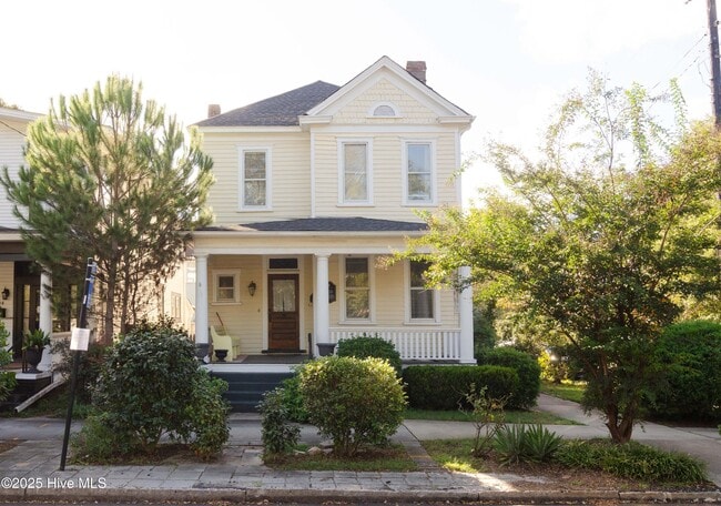 property at 402 S 5th Ave