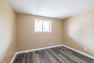 River Pointe Apartments in St. Louis, MO - Building Photo - Interior Photo