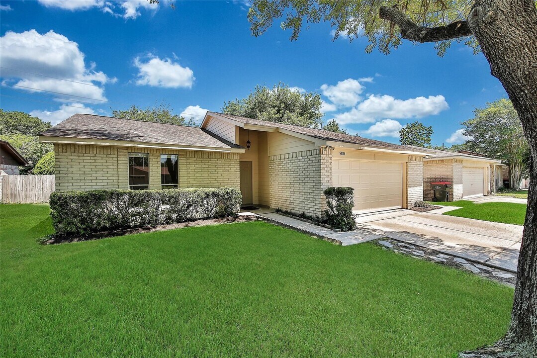 9814 Appleridge Dr in Houston, TX - Building Photo