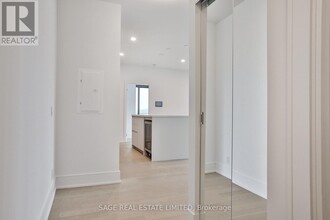 1-701 Hillsdale Ave W in Toronto, ON - Building Photo - Building Photo