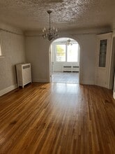 1166 Victoria Av, Unit Main in Windsor, ON - Foto de edificio - Building Photo