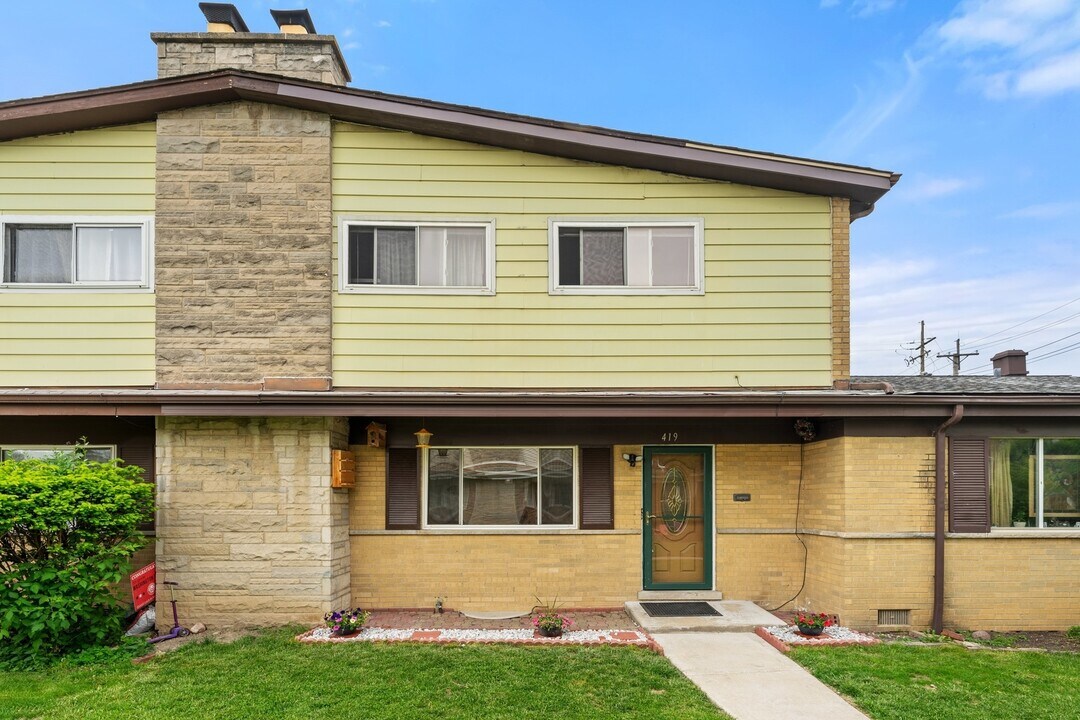 419 Glenshire Rd in Glenview, IL - Building Photo