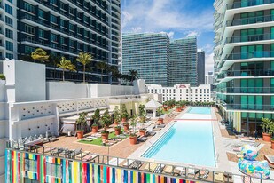 1300 S Miami Ave, Unit L-04 in Miami, FL - Building Photo