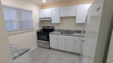 1900 S Kanner Hwy, Unit 4-102 in Stuart, FL - Building Photo - Building Photo