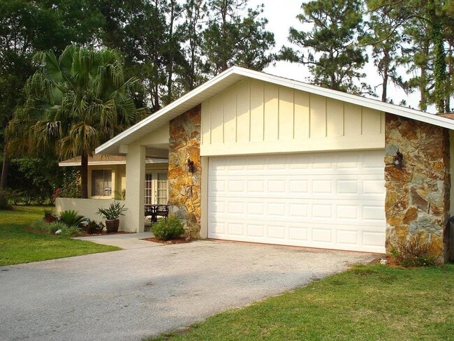 property at 5221 Londonderry Ln