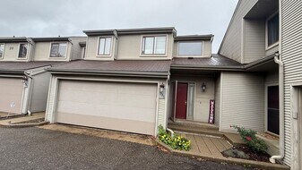 735 Hamilton Ct in Rochester Hills, MI - Building Photo