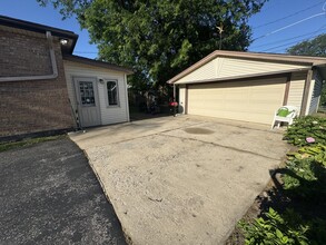 7930 McVicker Ave in Burbank, IL - Building Photo - Building Photo