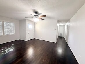 1511 Avenue E in Danbury, TX - Building Photo - Building Photo