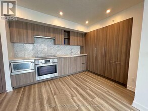 17 Bathurst St in Toronto, ON - Building Photo - Building Photo