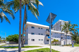 Waterside Apartments in Miami, FL - Foto de edificio - Building Photo