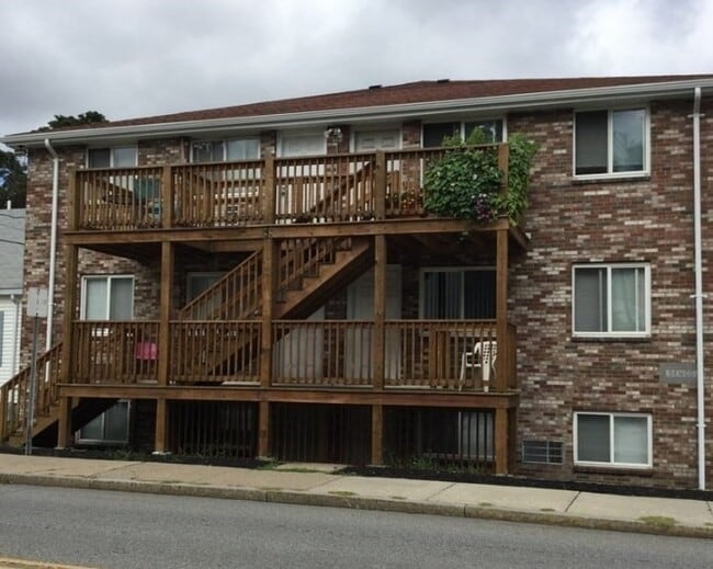 243 Lake St in Waltham, MA - Building Photo - Building Photo