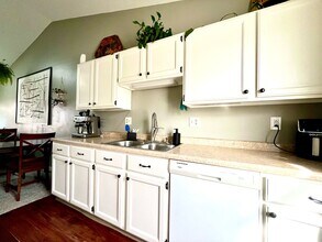 2319 10th St in Coralville, IA - Building Photo - Building Photo