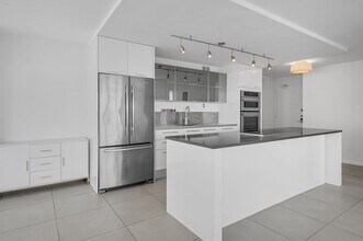 4250 N Marine Dr, Unit 1115 in Chicago, IL - Foto de edificio - Building Photo