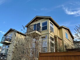 2219 E Spruce St in Seattle, WA - Building Photo