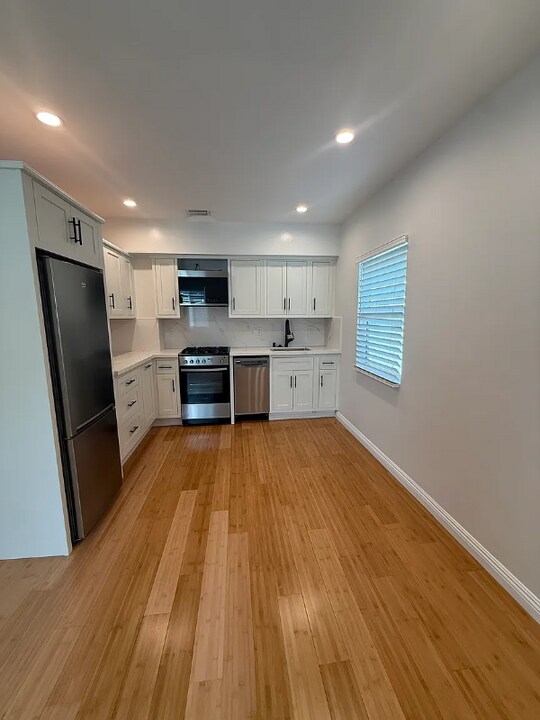 10460 National Blvd in Los Angeles, CA - Building Photo